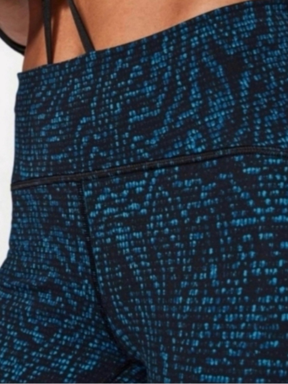 ALIKE NEW Lululemon Athletica Speed Crops, Blue, Black, Size 4